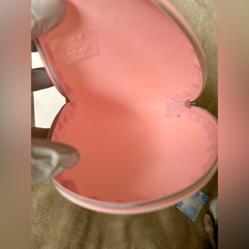 Dior Soft Pink Silicone Circular Case with box and Dior Zipper Pull Charm, NEW! - Picture 4 of 7